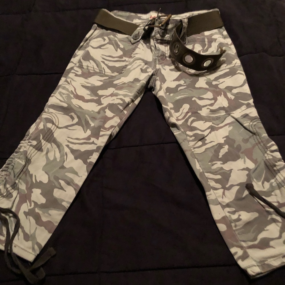 Worn once! Lei fatigue capris